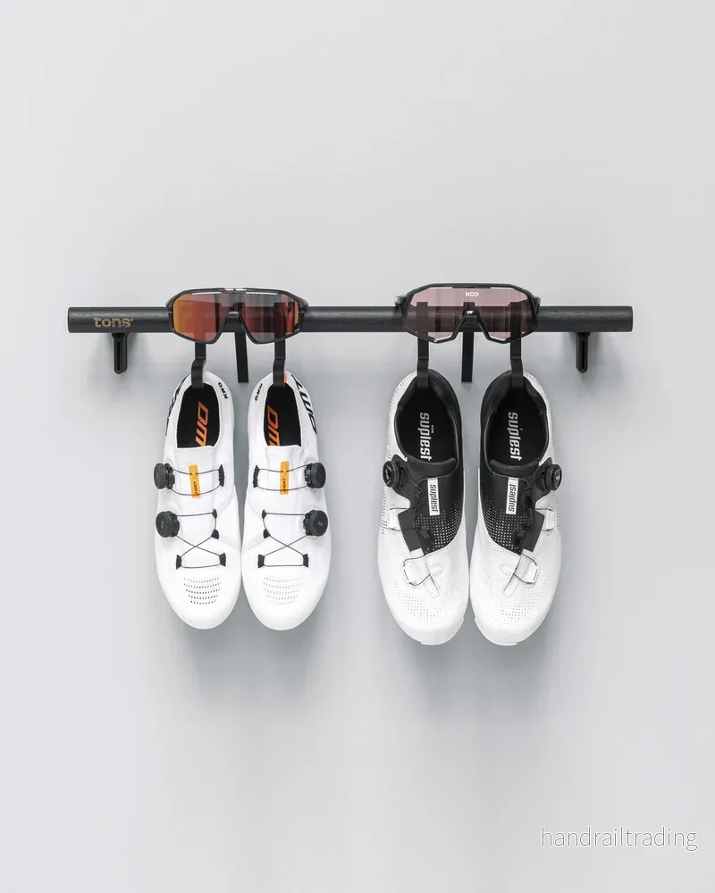 Tons Bar E . 2x Glasses + 2x Shoes Tons Bar E . 2x Glasses + 2x Shoes