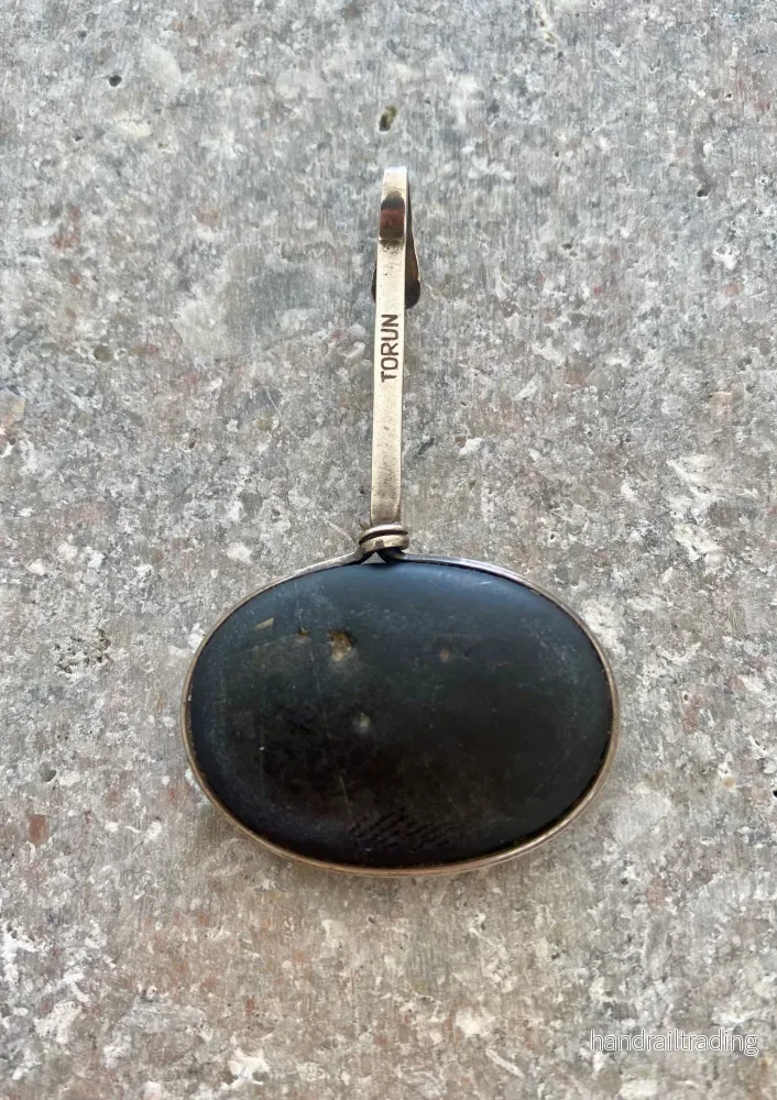 Vivianna Torun Bülow Hübe – Silver pendant with natural stone Vivianna Torun Bülow Hübe – Silver pendant with natural stone