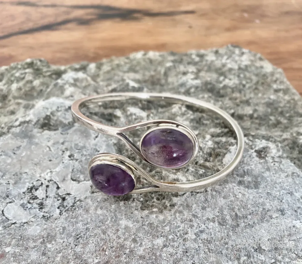 Rey Urban – Silver bangle with amethysts