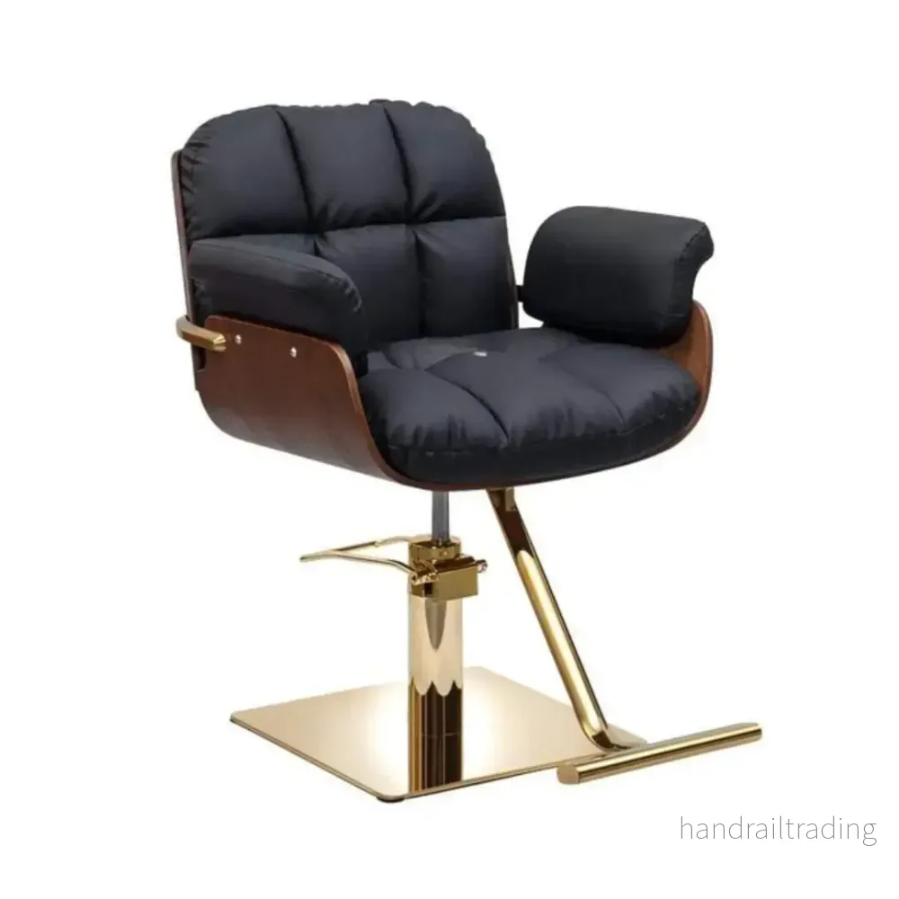 Lyxig Frisörstol i Svart & Trä – Guld Bas Lyxig Frisörstol i Svart & Trä – Guld Bas