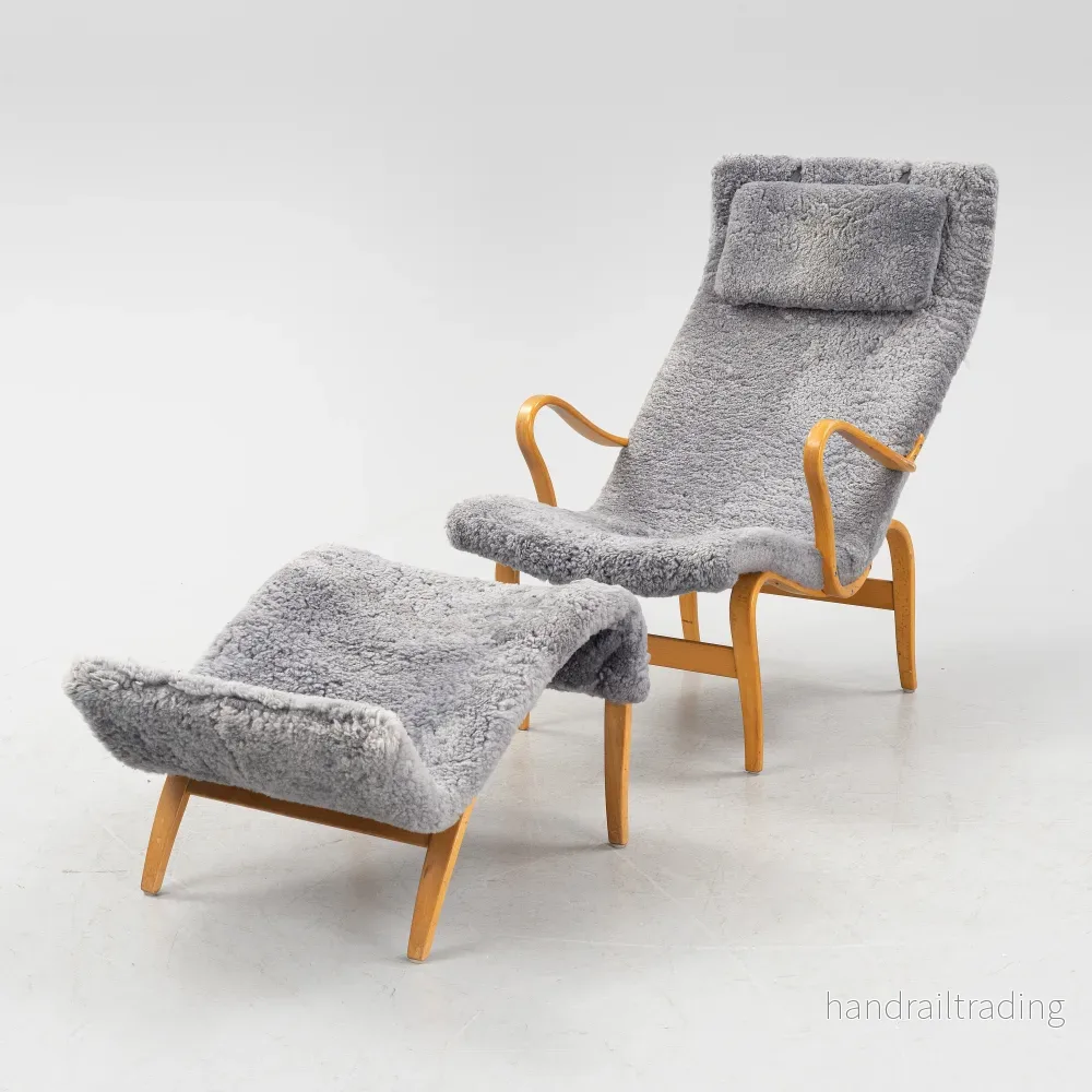 Bruno Mathsson – Sheepskin Pernilla 2 with foot stool Bruno Mathsson – Sheepskin Pernilla 2 with foot stool
