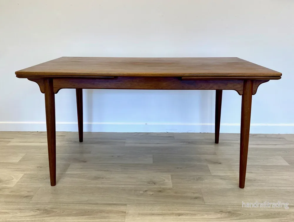 Gunni Omann - Dining table model no 765 (rosewood)