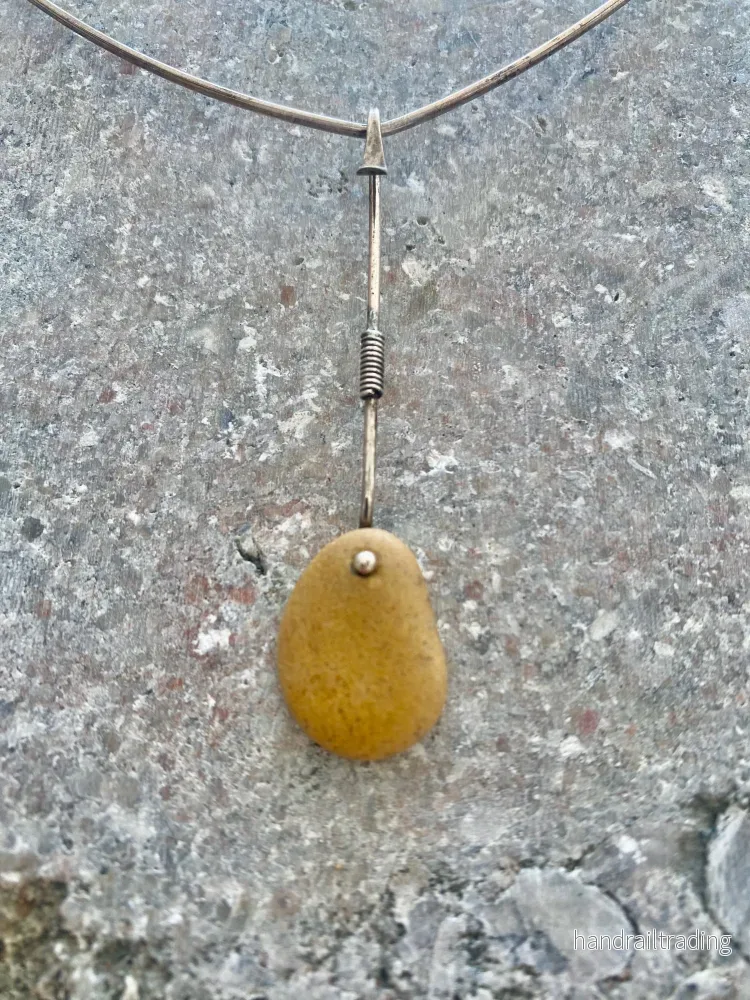 Vivianna Torun Bülow Hübe - Neckring with silver and natural stone pendant. - Bild 2