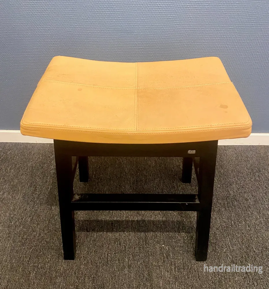 GAD – Stool Endre, black wood and Tärnsjö leather