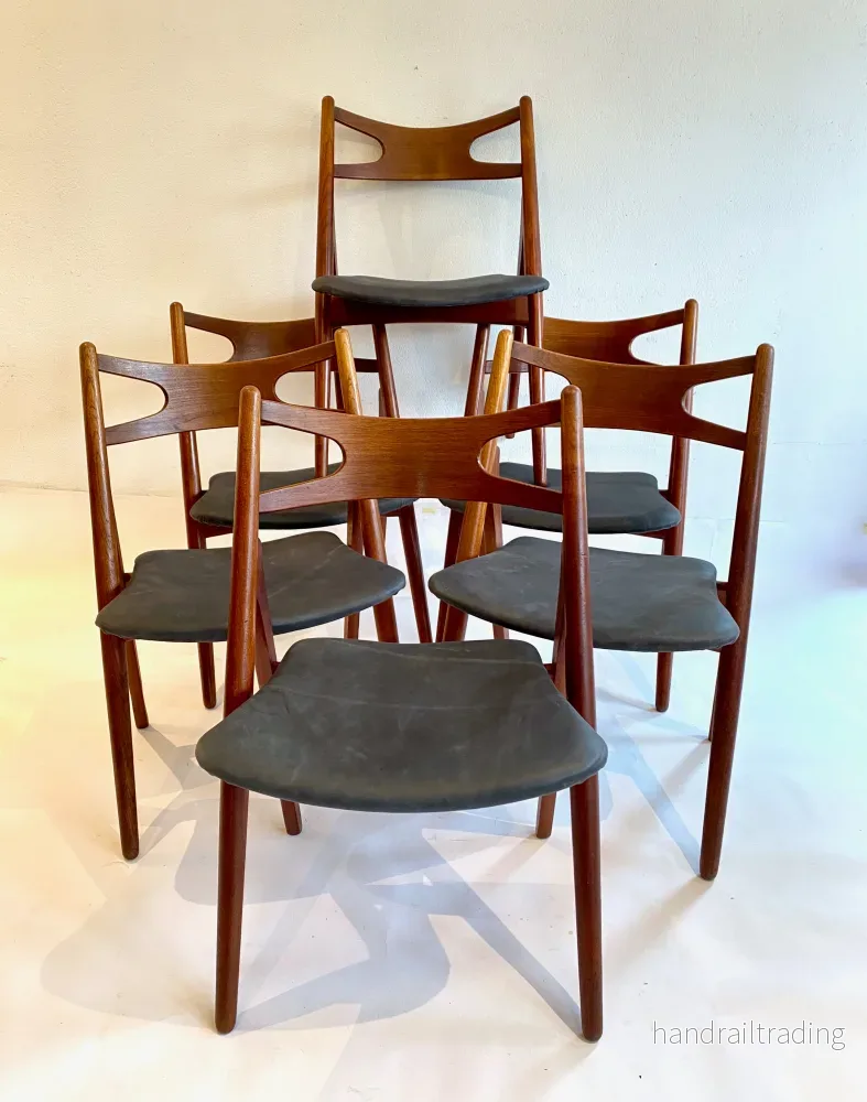 6 matstolar i massiv teak, modell CH-29 (Savbukkestolen), av Hans Wegner