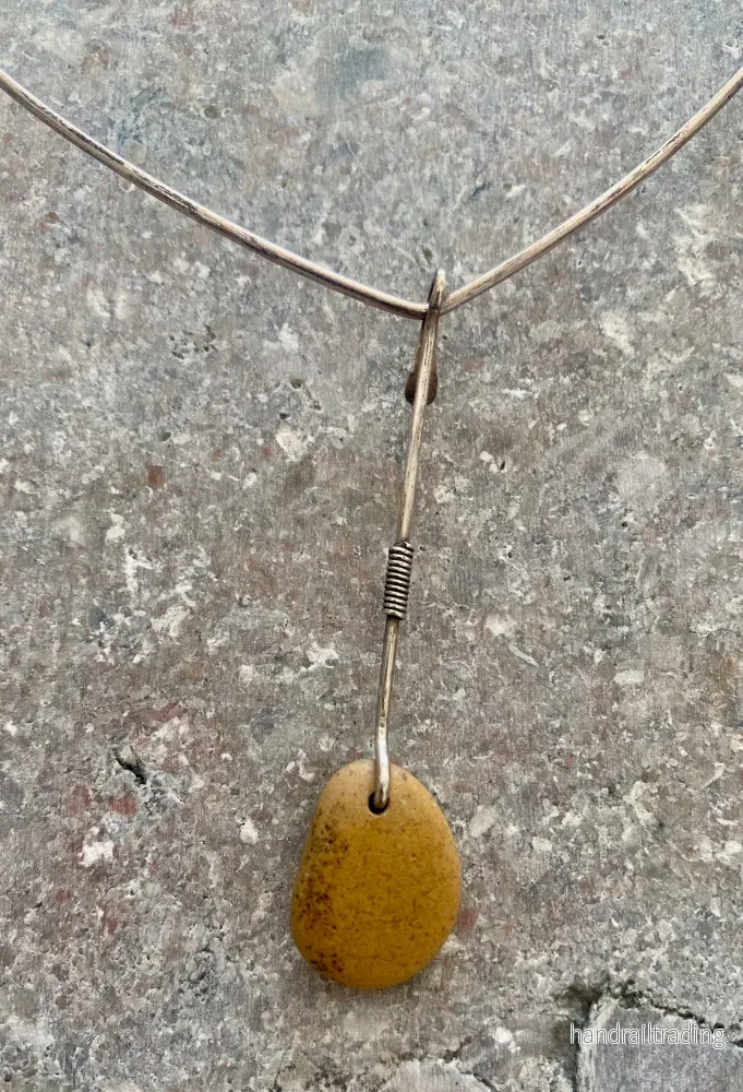 Vivianna Torun Bülow Hübe - Neckring with silver and natural stone pendant. - Bild 3